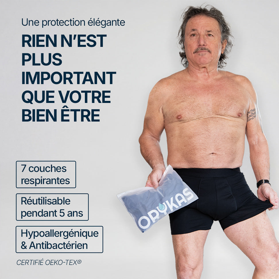 Homme senior portant un boxer absorbant noir, mettant en avant une protection élégante pour l’incontinence, avec mention de 7 couches respirantes, réutilisable jusqu’à 5 ans, hypoallergénique et antibactérien, certification OEKO-TEX®, solution lavable conçue pour le bien-être et le confort au quotidien.