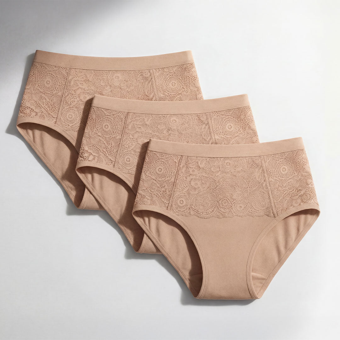 Pack de trois culottes absorbantes beiges pour incontinence féminine, modèle taille haute avec dentelle élégante, solution lavable pour fuites urinaires légères à modérées.