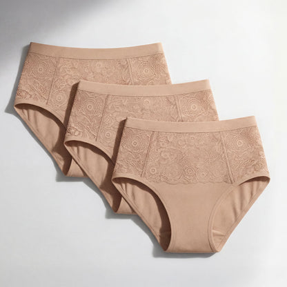 Pack de trois culottes absorbantes beiges pour incontinence féminine, modèle taille haute avec dentelle élégante, solution lavable pour fuites urinaires légères à modérées.