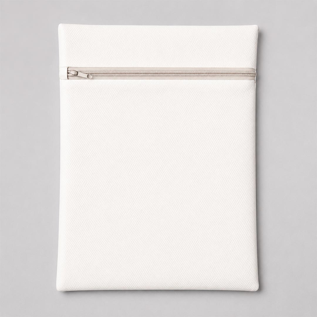 Sac de lavage Orykas fermé, prêt à accueillir vos sous-vêtements ultra absorbants au lavage.